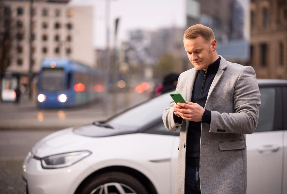 Mann mit Smartphone